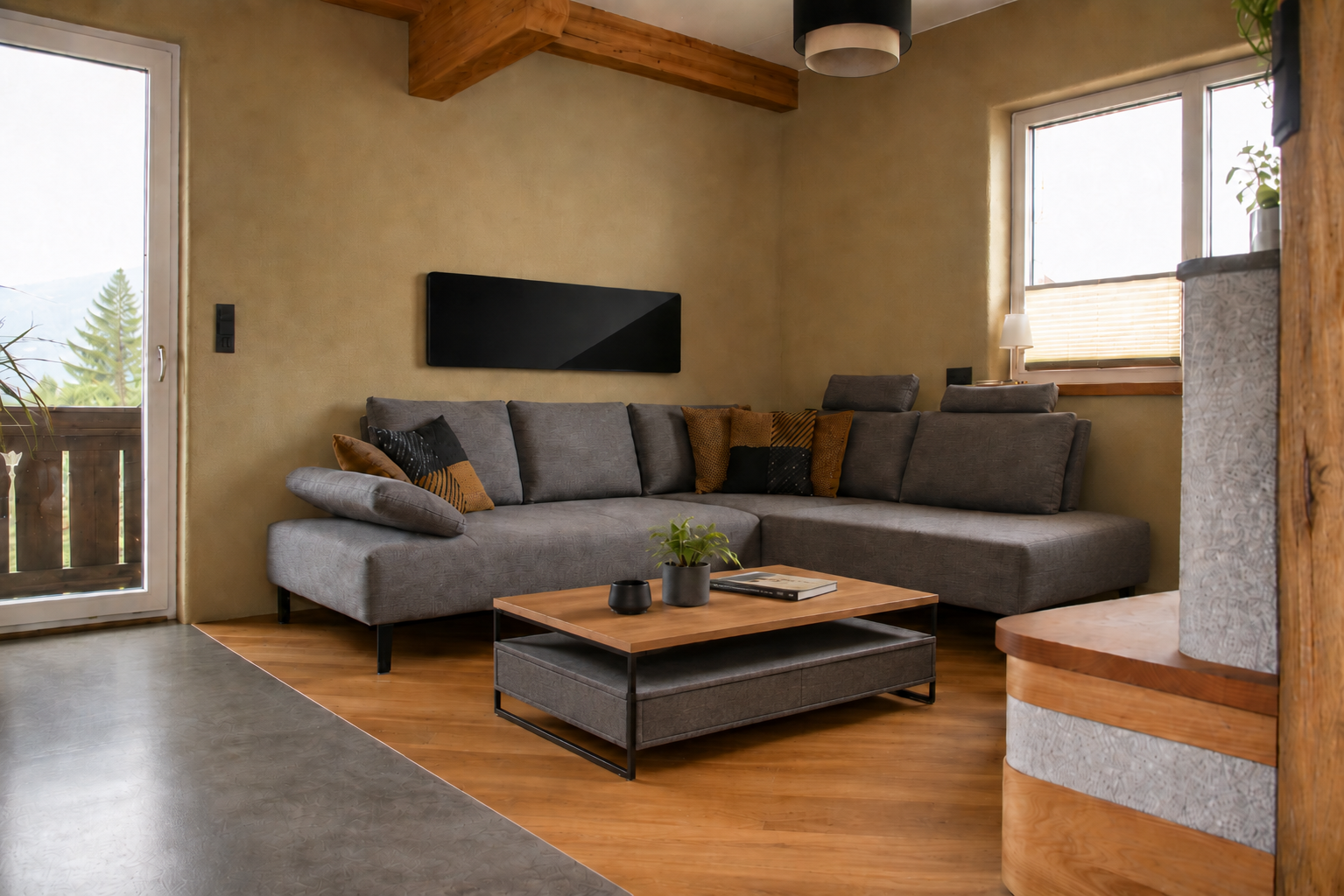 Schwarzes Infrarot-Heizpaneel über einem Sofa im Wohnzimmer