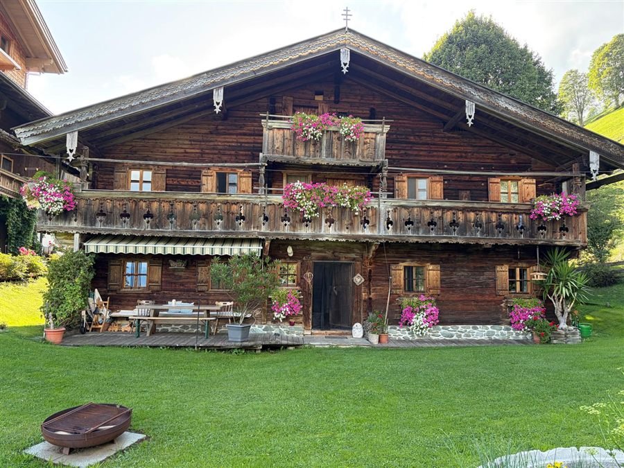 500 Jahre altes Bauernhaus in Stuhlfelden mit traditioneller Holzfassade